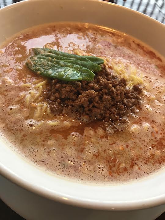 頤和園 博多駅前店の担々麺