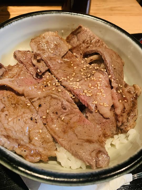 焼肉食堂 黒一の肉たっぷりステーキ丼