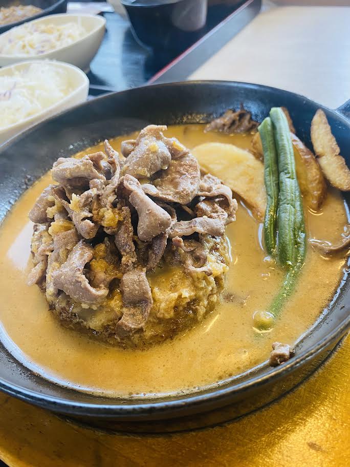 肉がたっぷりのったミスタージョージのスタミナハンバーグ